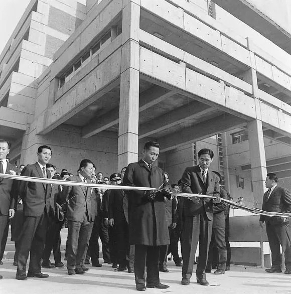 건축가 김수근이 디자인한 건물로 유명하다.jpg