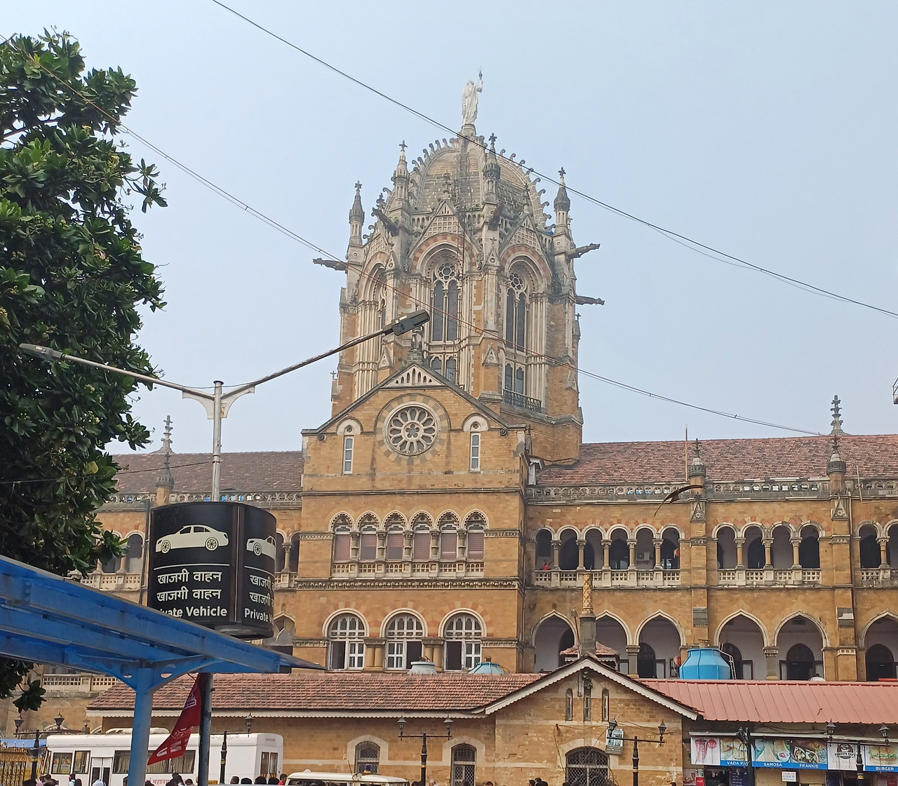 뭄바이 기차역사 20231018.jpg