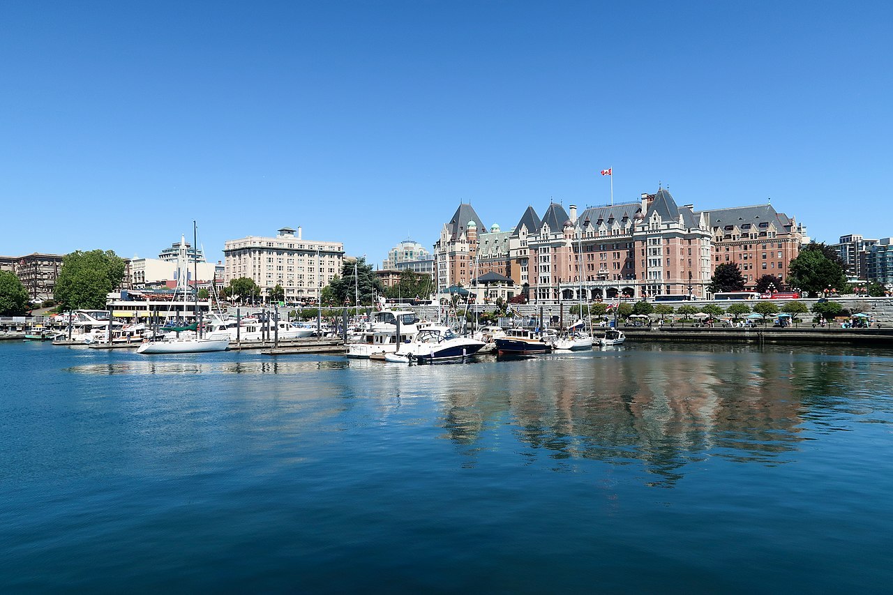 1280px-Fairmont_Empress_Victoria_Harbour_view_2018.jpg