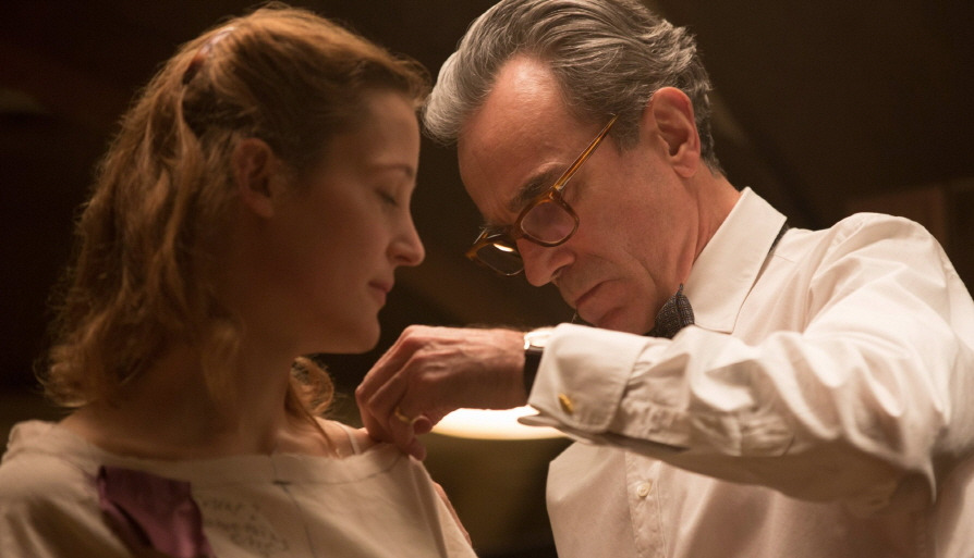 알마의 치수를 재는 레이놀즈-정면.jpg