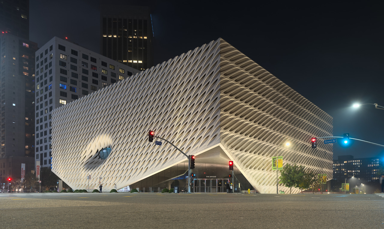 Nighttime_view_of_the_Broad_in_LA%2C_corner_dllu.jpg