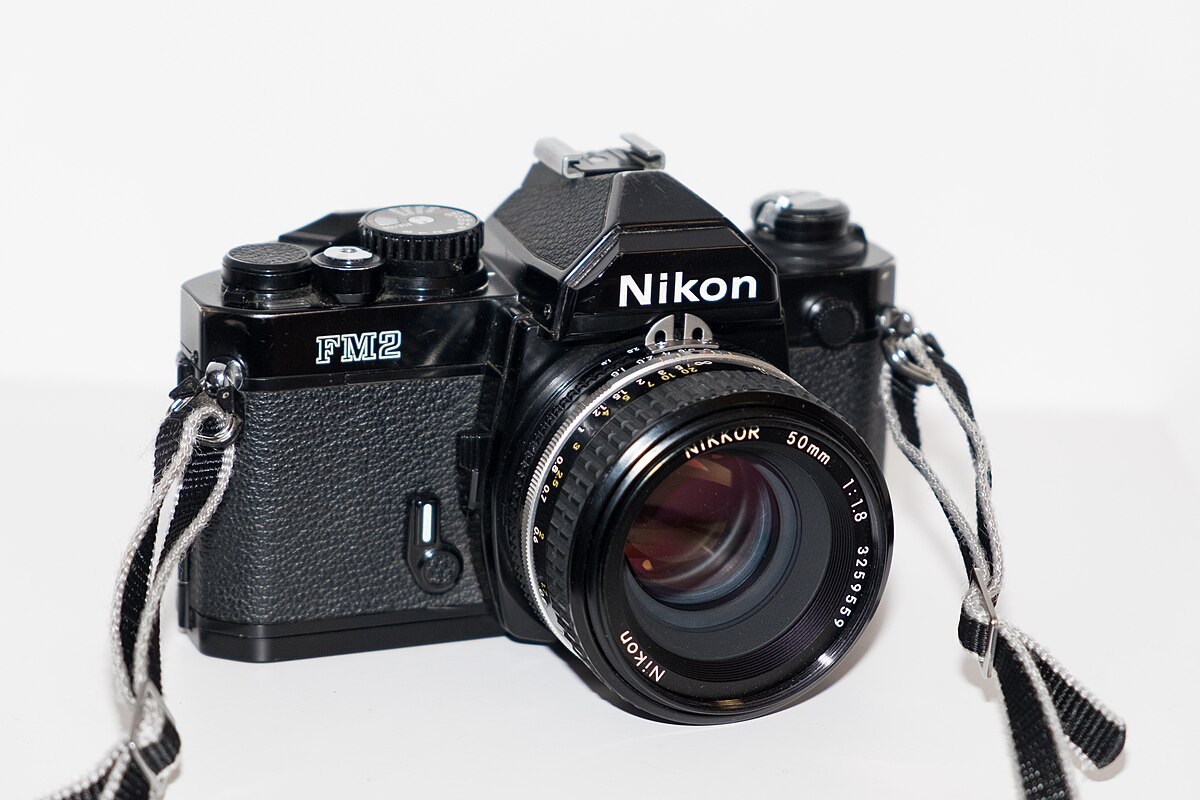 1200px-Nikon_FM2_in_black.jpg