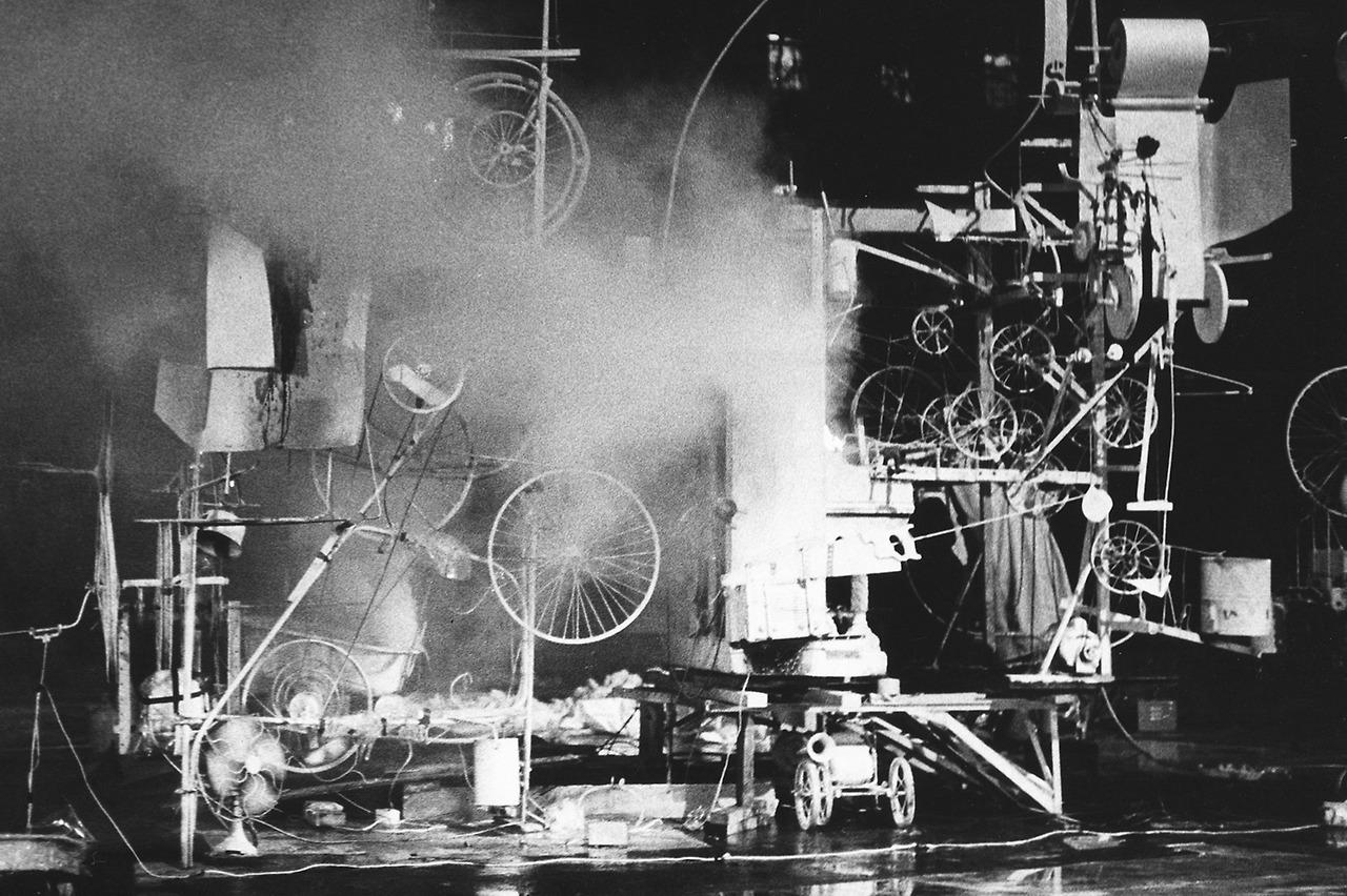 Jean_Tinguely_main_a_2500px.jpg