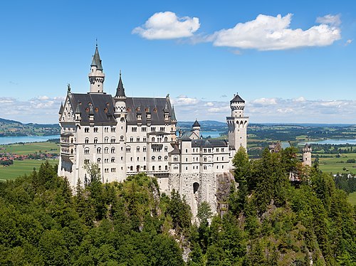 Schloss_Neuschwanstein_2013.jpg