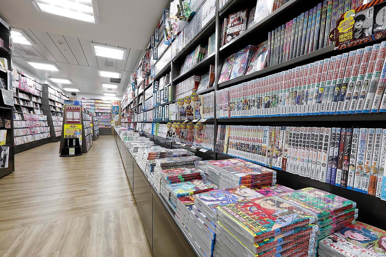 대형서점의 만화코너.jpg