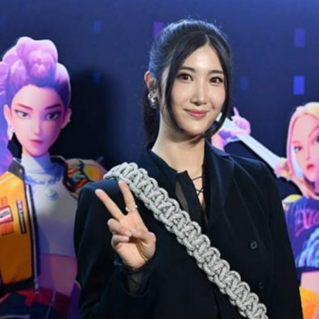 ‘경계를 넘어 노래하는 창작자’ EJAE(김은재)