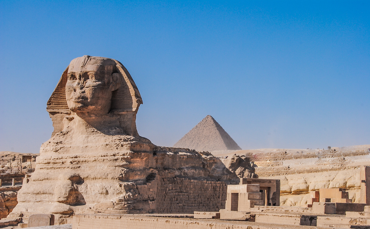 Sphinx_with_the_third_pyramid.jpg