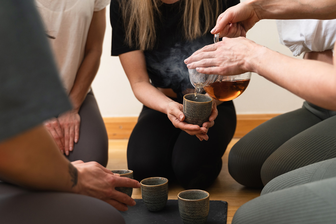 woman-pouring-tea-to-her-friends-during-tea-ceremo-2024-10-18-06-45-16-utc.jpg