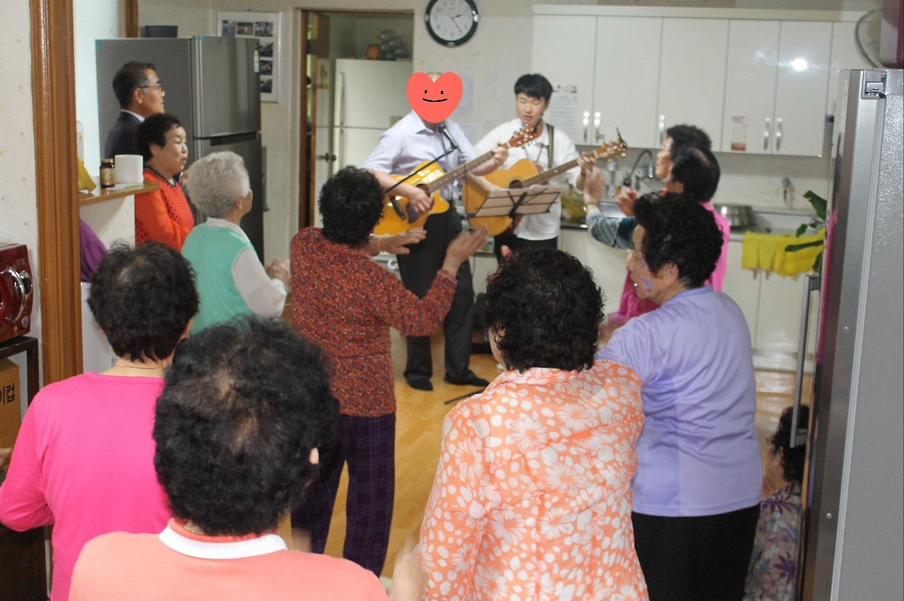 건보 경로당 공연.jpg