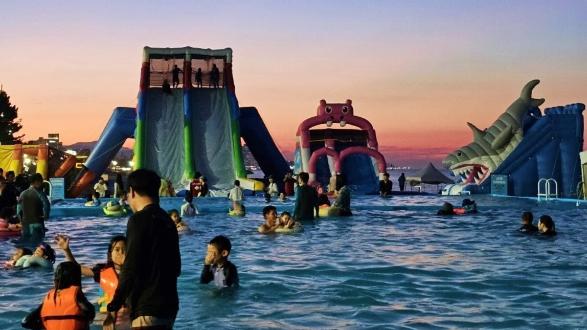 Gyeongpo-Beach-swimming-pool.jpg