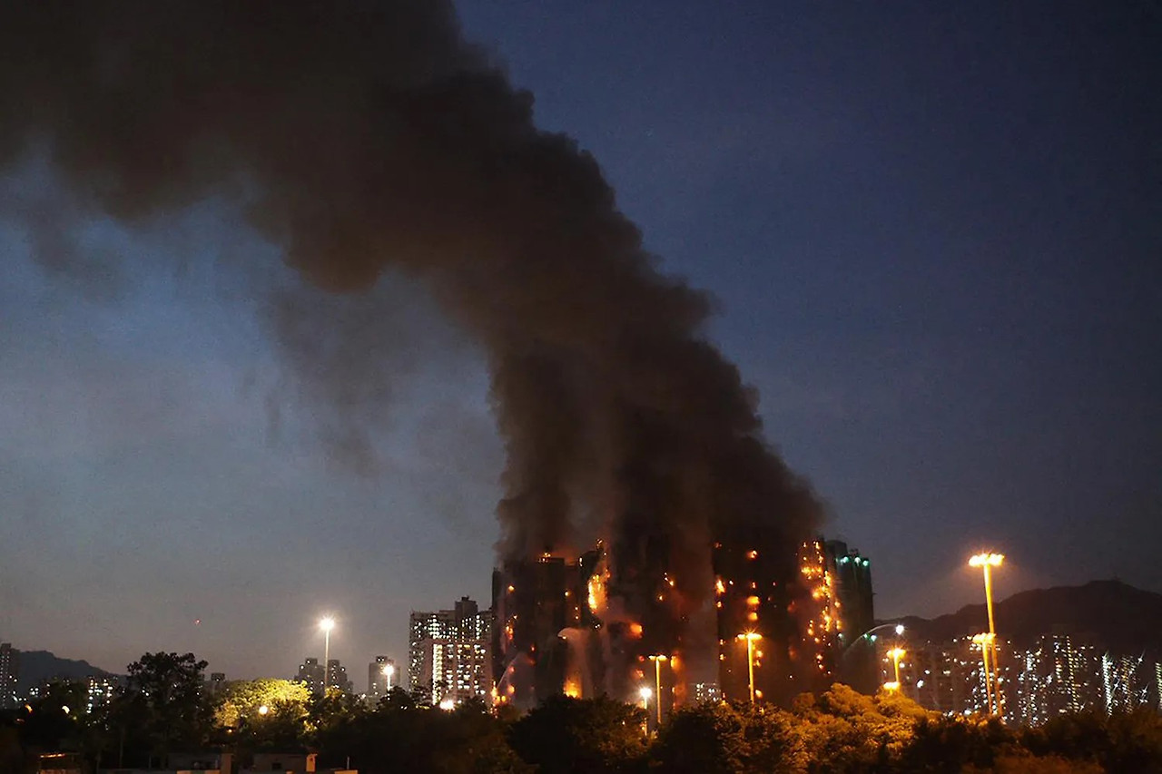 wang-fuk-court-apartment-fire-hong-kong-112625-2-ed3371b77cfb4577825781deea8ac06b.jpg