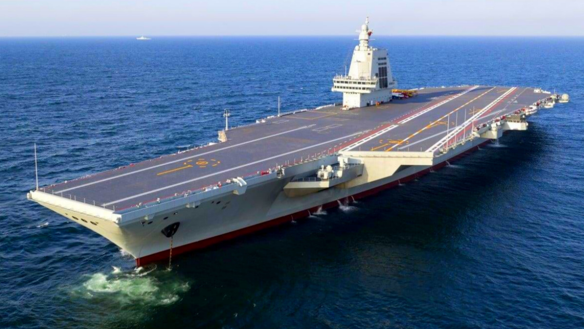 Chinas-nuclear-powered-aircraft-carrier-is-captured-to-build.jpg