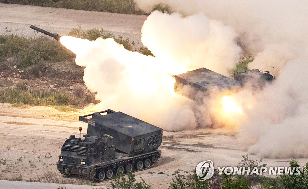 U.S.-Forces-Korea-M270A2-live-fire003.jpg