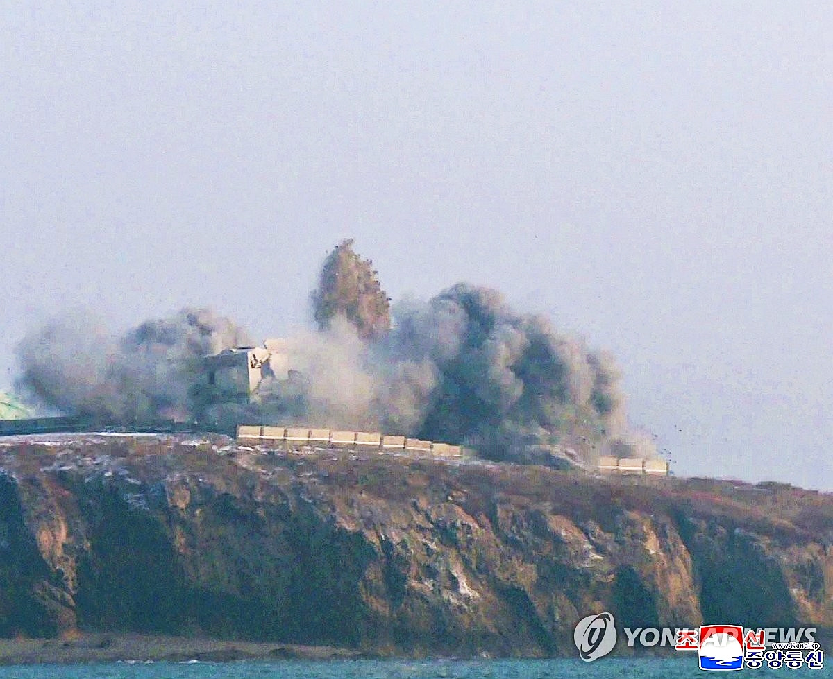 North-Korea-Launches-Cruise-Missile001.jpg
