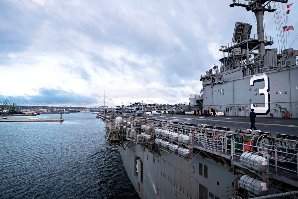 U.S.-military-amphibious-assault-ship-leaks003-1024x684.jpg