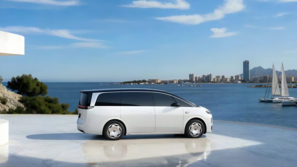 Minivan-Leapmotor-D99-Released-1024x576.jpg