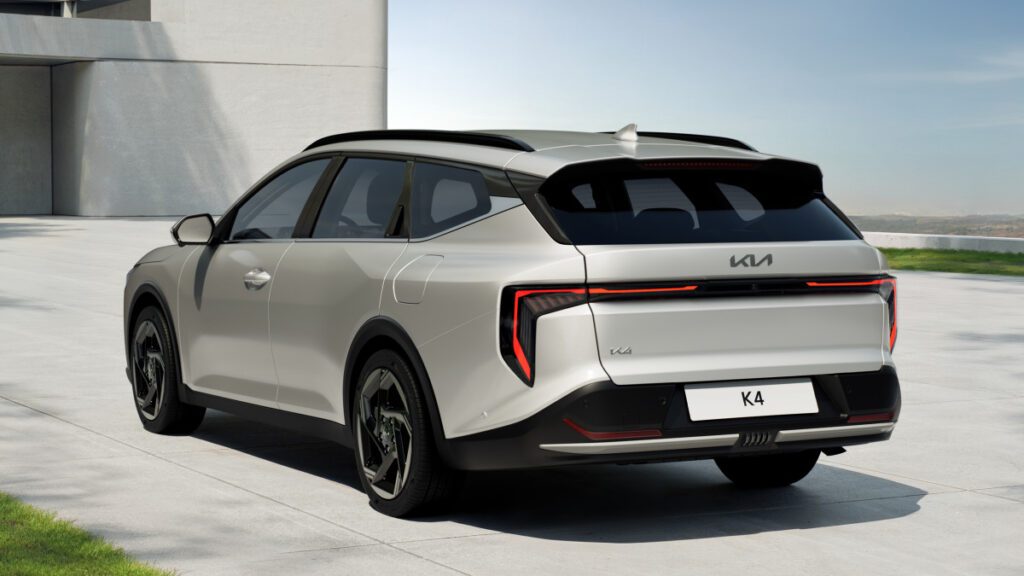 Kia-K4-Sportswagon-Revealed-5-1024x576.jpg