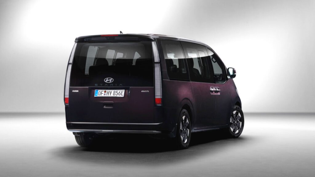Hyundai-Staria-EV-Unveils-4-1024x576.jpg