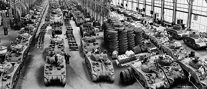 제2차 세계대전 미국의 군수공장.jpg