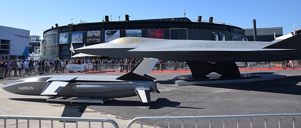 FCAS_NGF_mock-up_at_Paris_Air_Show_2019_(1).jpg