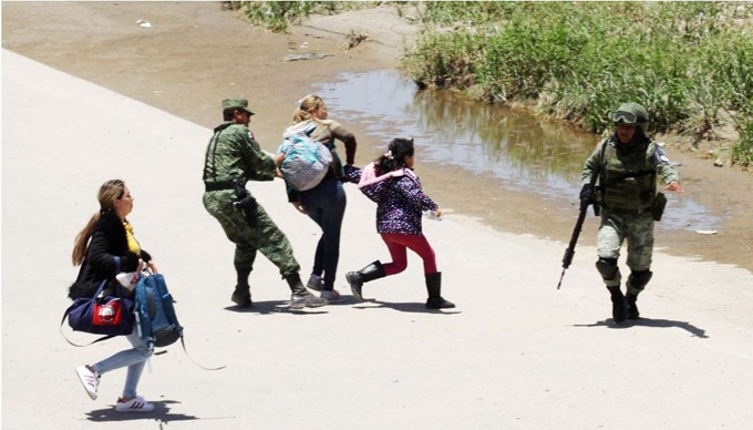 멕시코 국경 이민자 단속.jpg