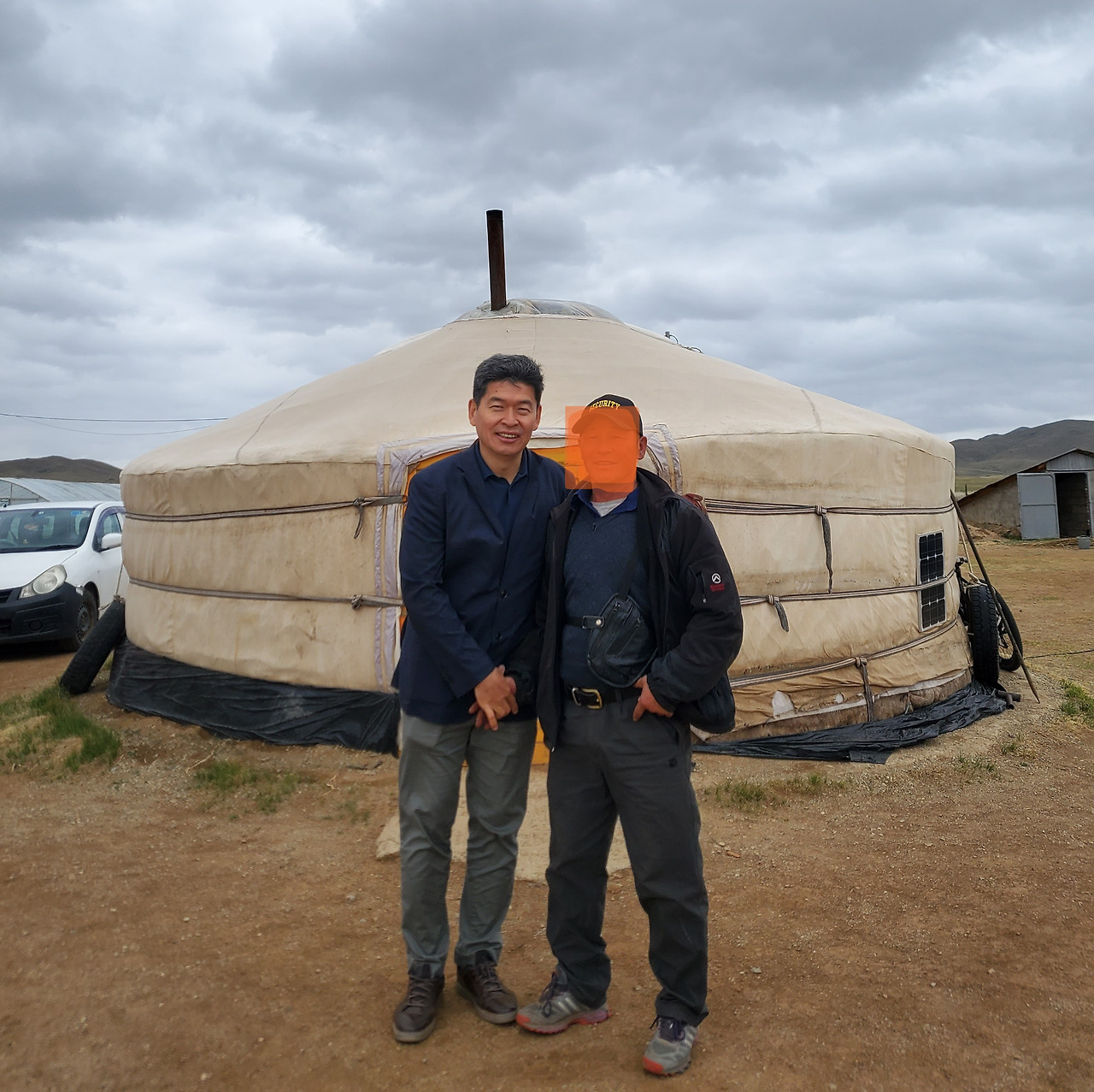 게르앞 주민과 촬영.jpg