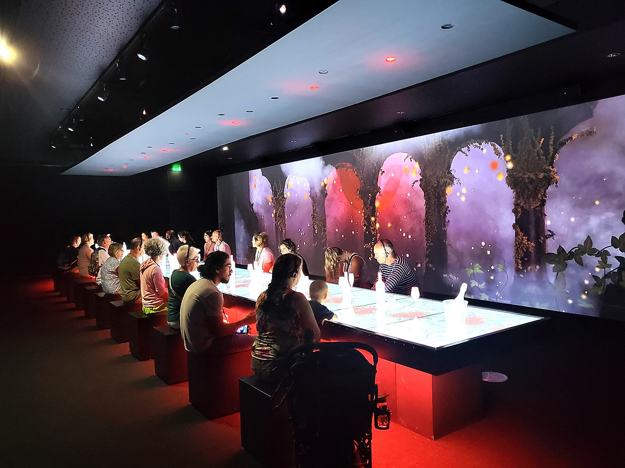 사이버 테이블.jpg