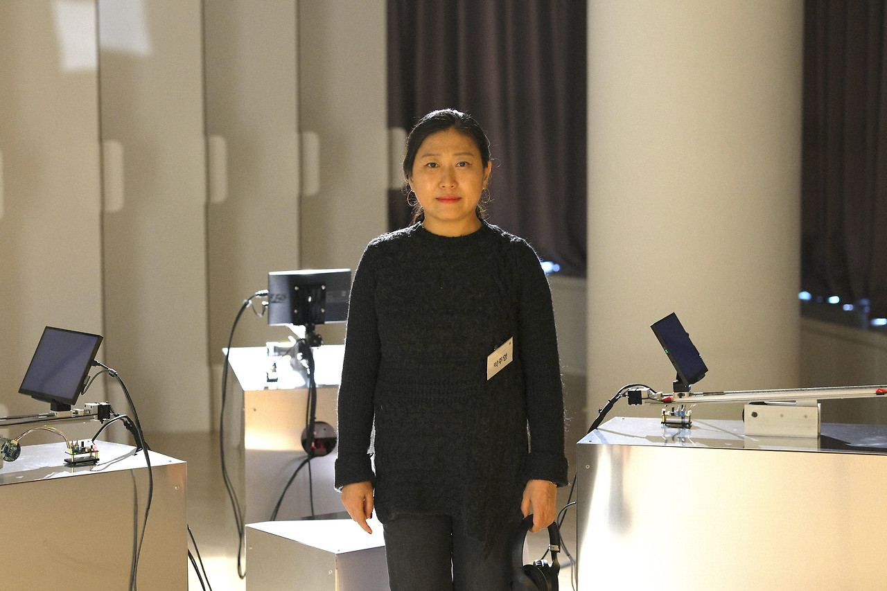 2024년 목소리파도 작품앞에서.jpg