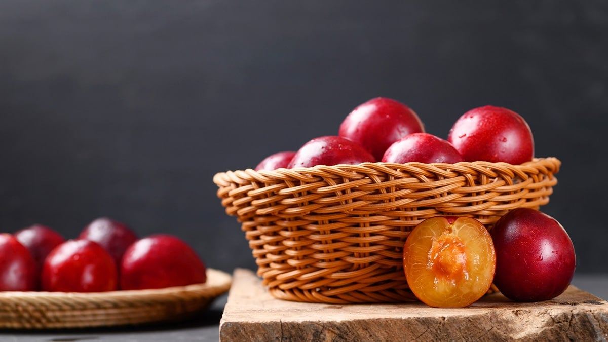 The-Amazing-Benefits-of-Plums2.jpg