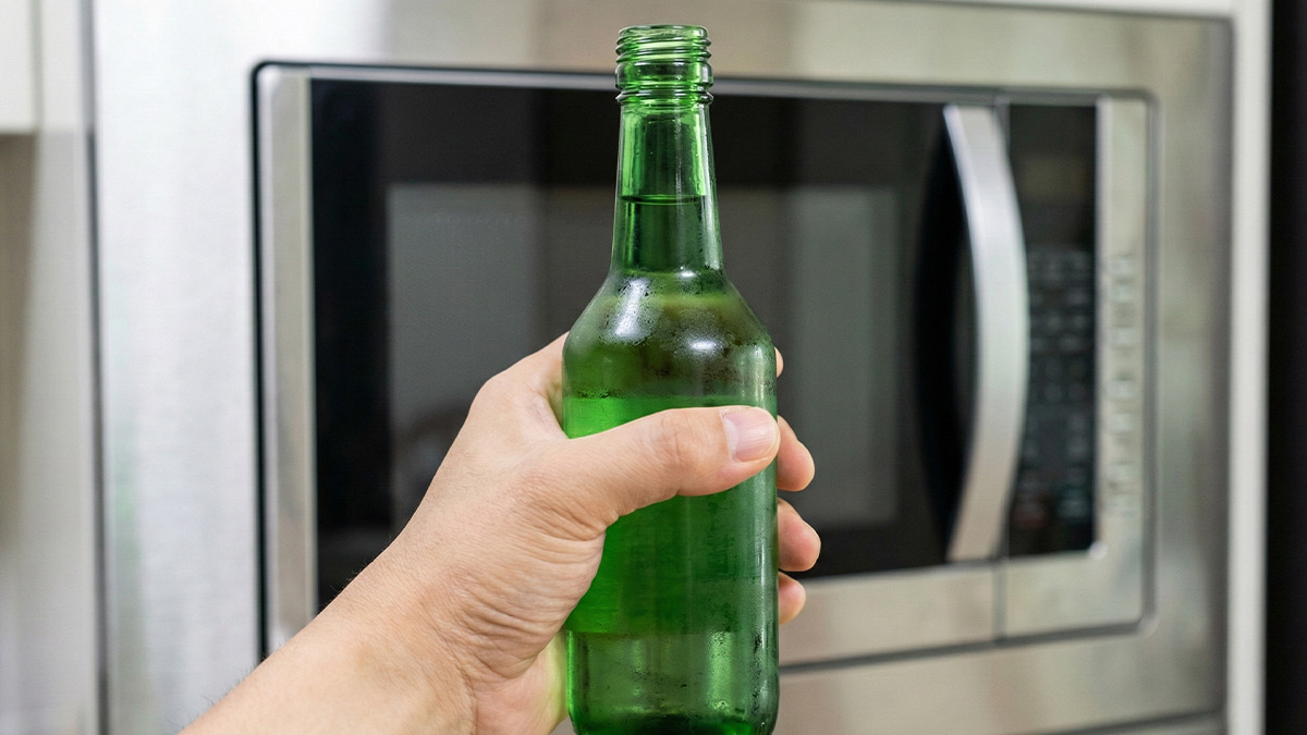 how-to-clean-your-microwave-using-soju-and-water-2.jpg