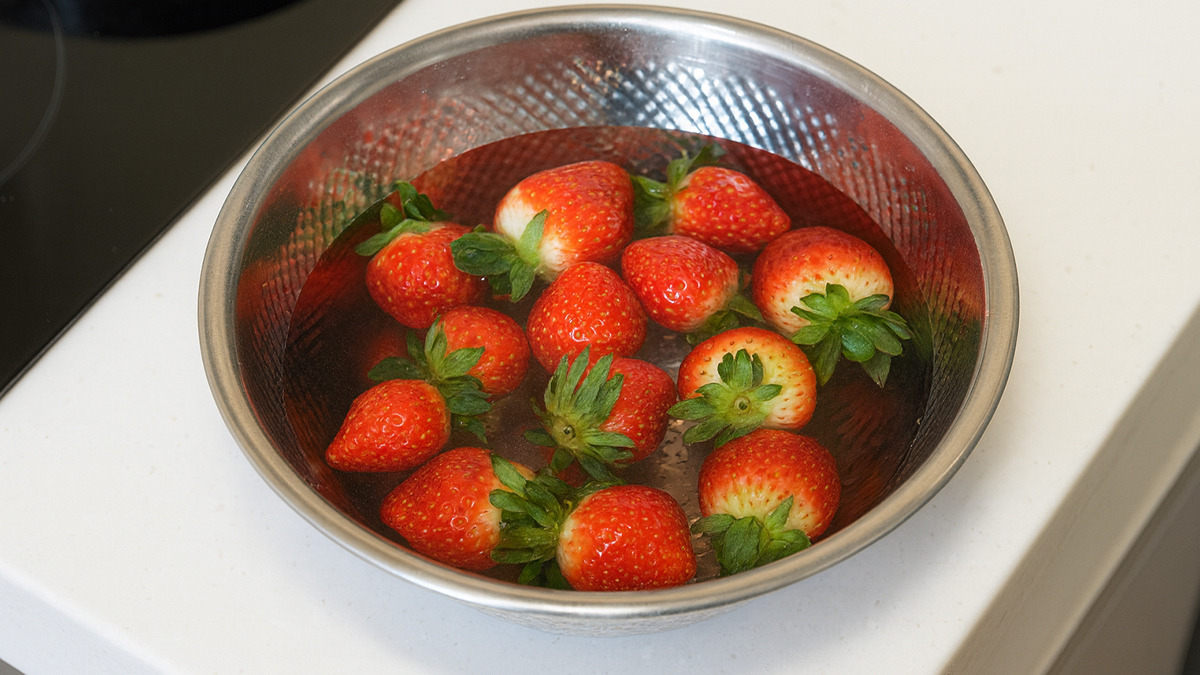 tips-for-strawberry-stems-3.jpg