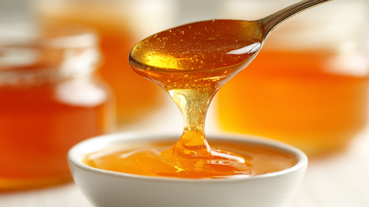 Comparison-of-Honey-and-Sugar-3.jpg
