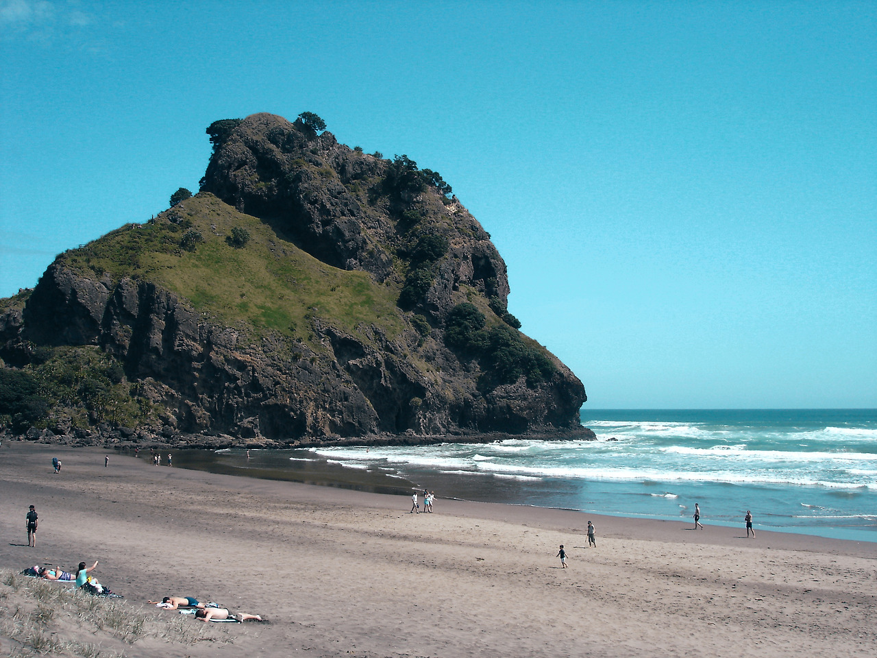 piha beach 02 - minuir.jpg