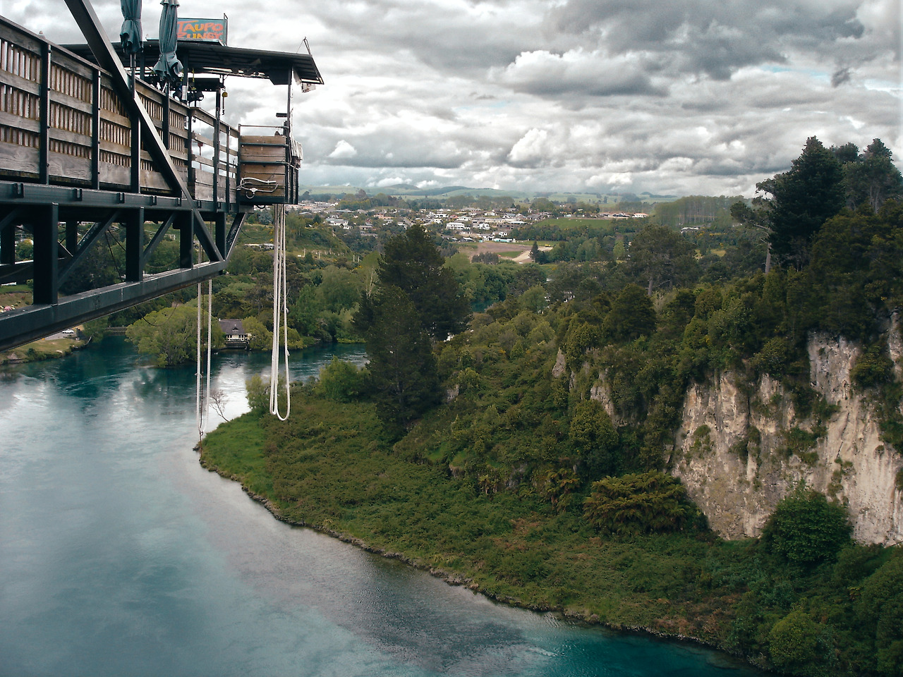 huka falls 02 - minuir.jpg