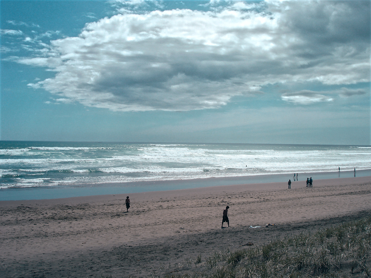 piha beach 03 - minuir.jpg