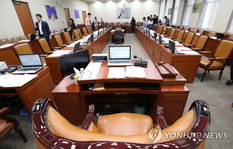 상임위 회의장.jpg