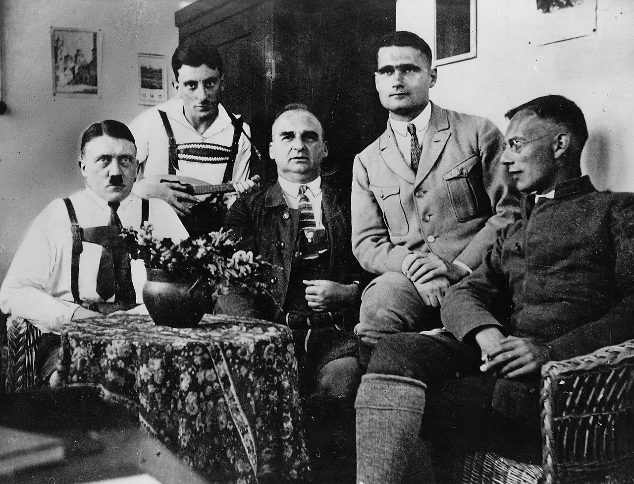 Adolf-Hitler-associates-Landsberg-Prison-Munich-Beer.jpg
