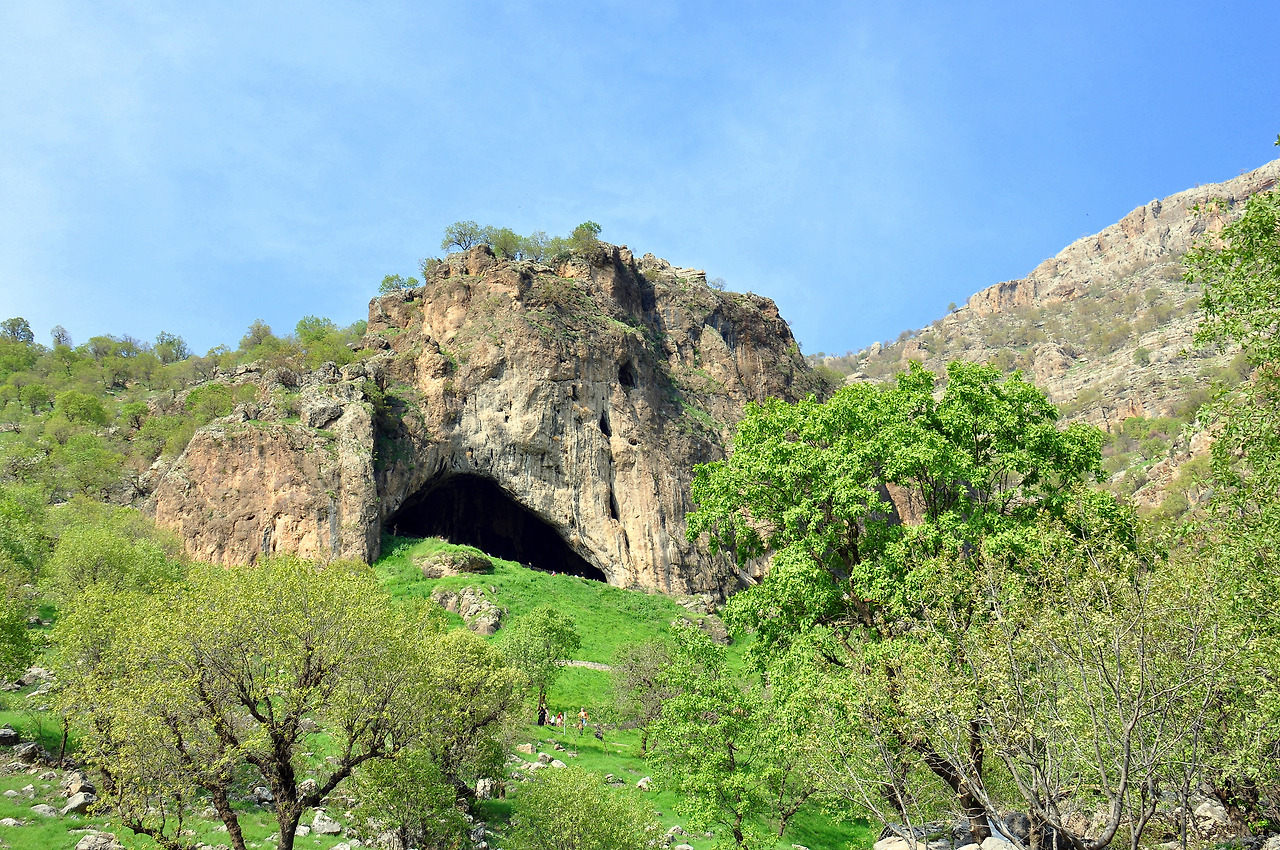 3._Shanidar_cave,_a_paleolithic_cave_in_Bradost_Mountain,_Erbil_Governorate,_Iraqi_Kurdistan._April_4,_2014.jpg