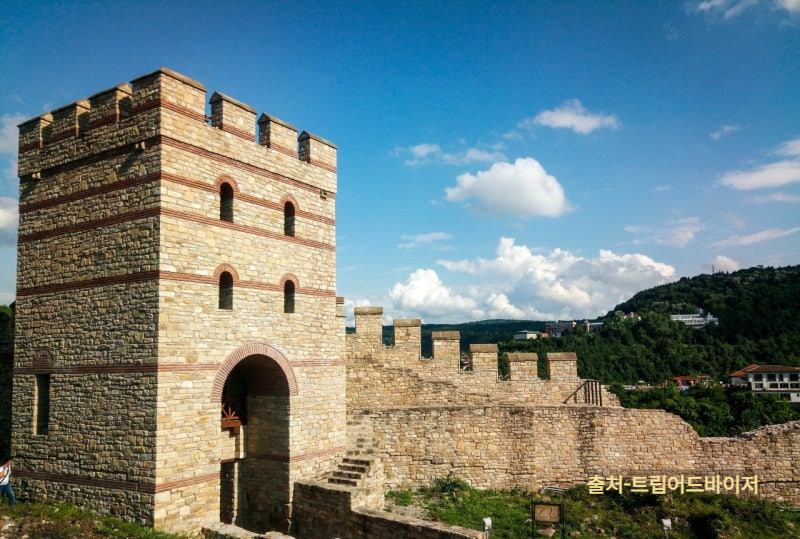 트라페치자 성채.jpg