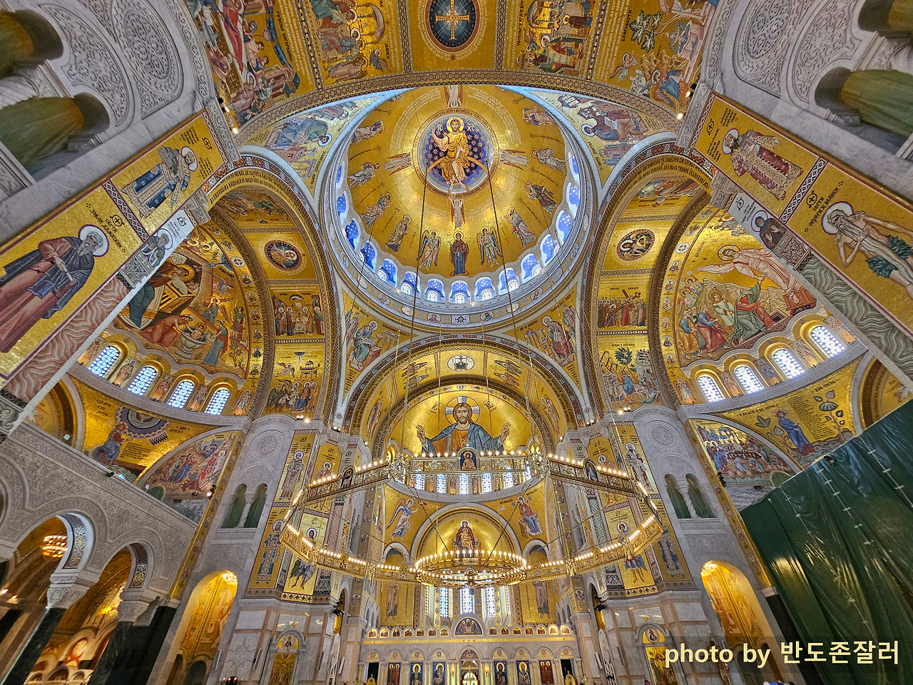 성사바대성당2-반도존잘러-체크인유럽.jpg
