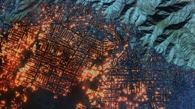 미 민간위성촬영 기업인 맥사(Maxar)가 촬영한 로스앤젤레스(LA) 이튼 지역의 화재 현장 모습.jpg