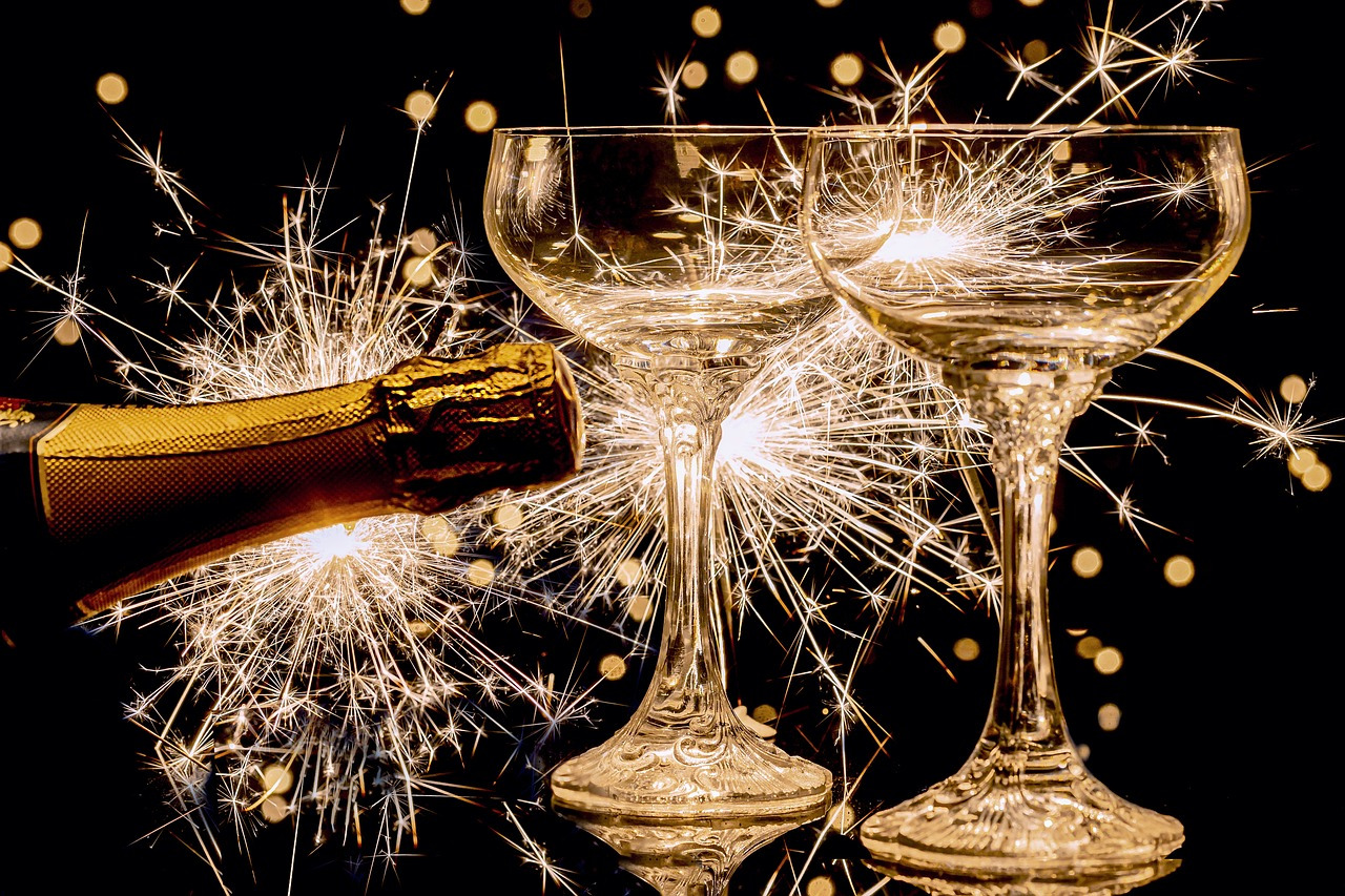 champagne-glasses-4732068_1280.jpg
