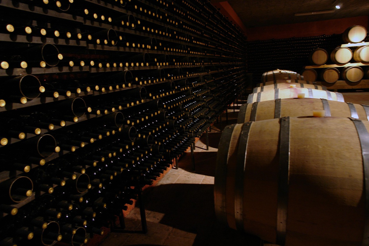 wine-cellar-2430651_1280.jpg
