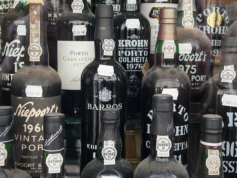 800px-Another_selection_of_Port_Wines_(16868143038) (1).jpg