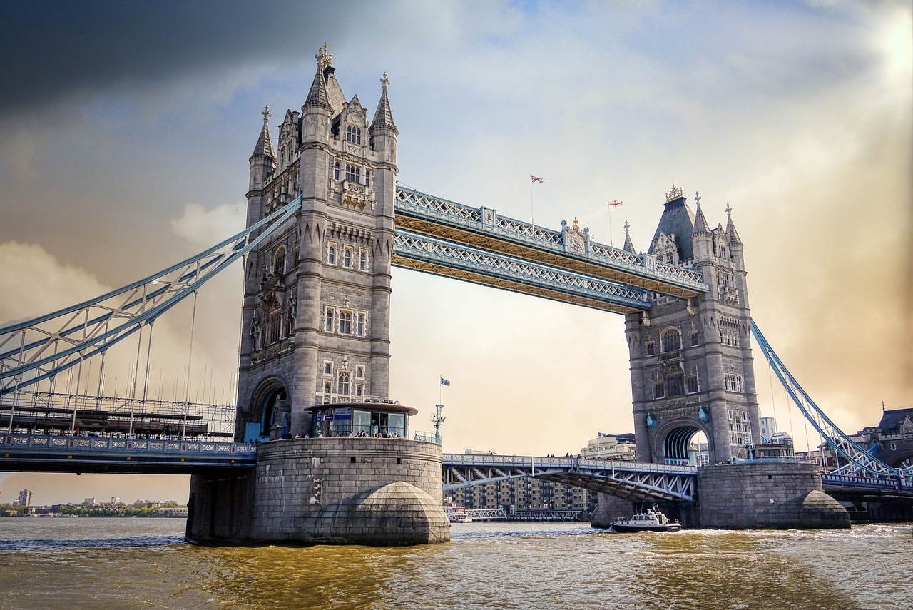 tower-bridge-5727975_1280.jpg