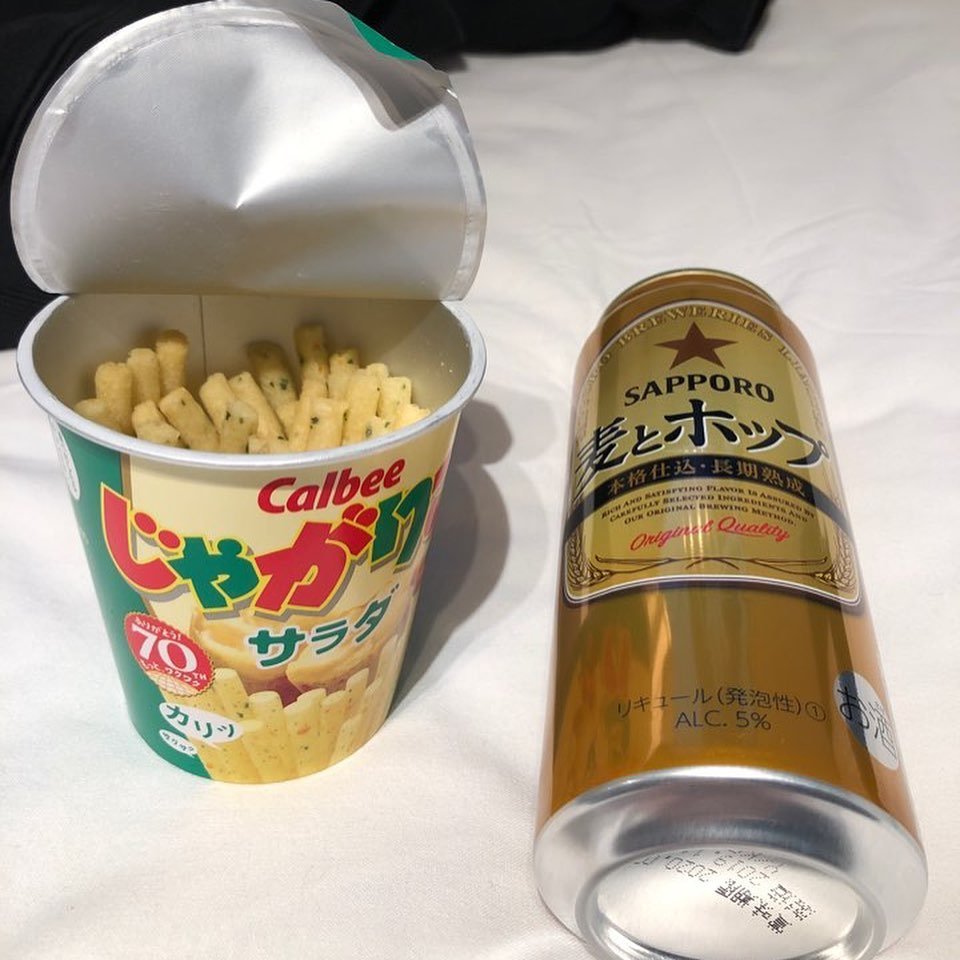 #오사카유럽여행을 마치고 몇개월만인지 모르겠다몸이 조금 야위었고 오사카에 친구가 놀러오라고하여 오사카로 떠났다사실 비행기값이 무척이나 저렴했기때문에 나는 서둘러 짐을 챙겨  (1).jpg