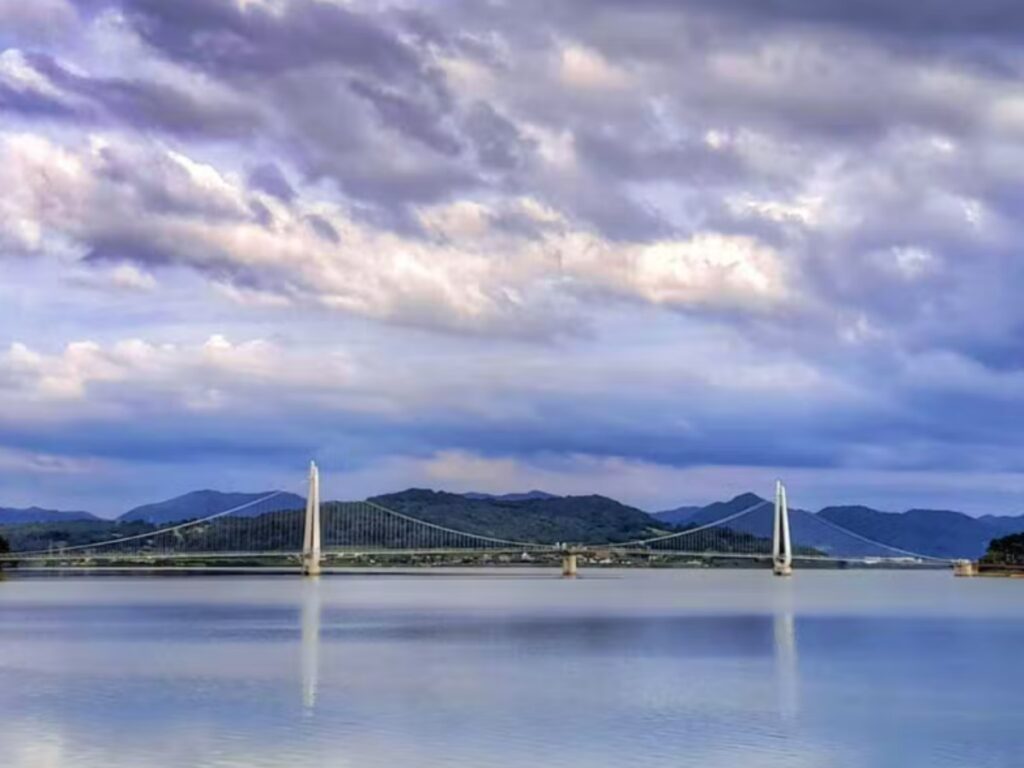 tapjeong-lake-bridge-senior-trip-korea-1-1024x768.jpg