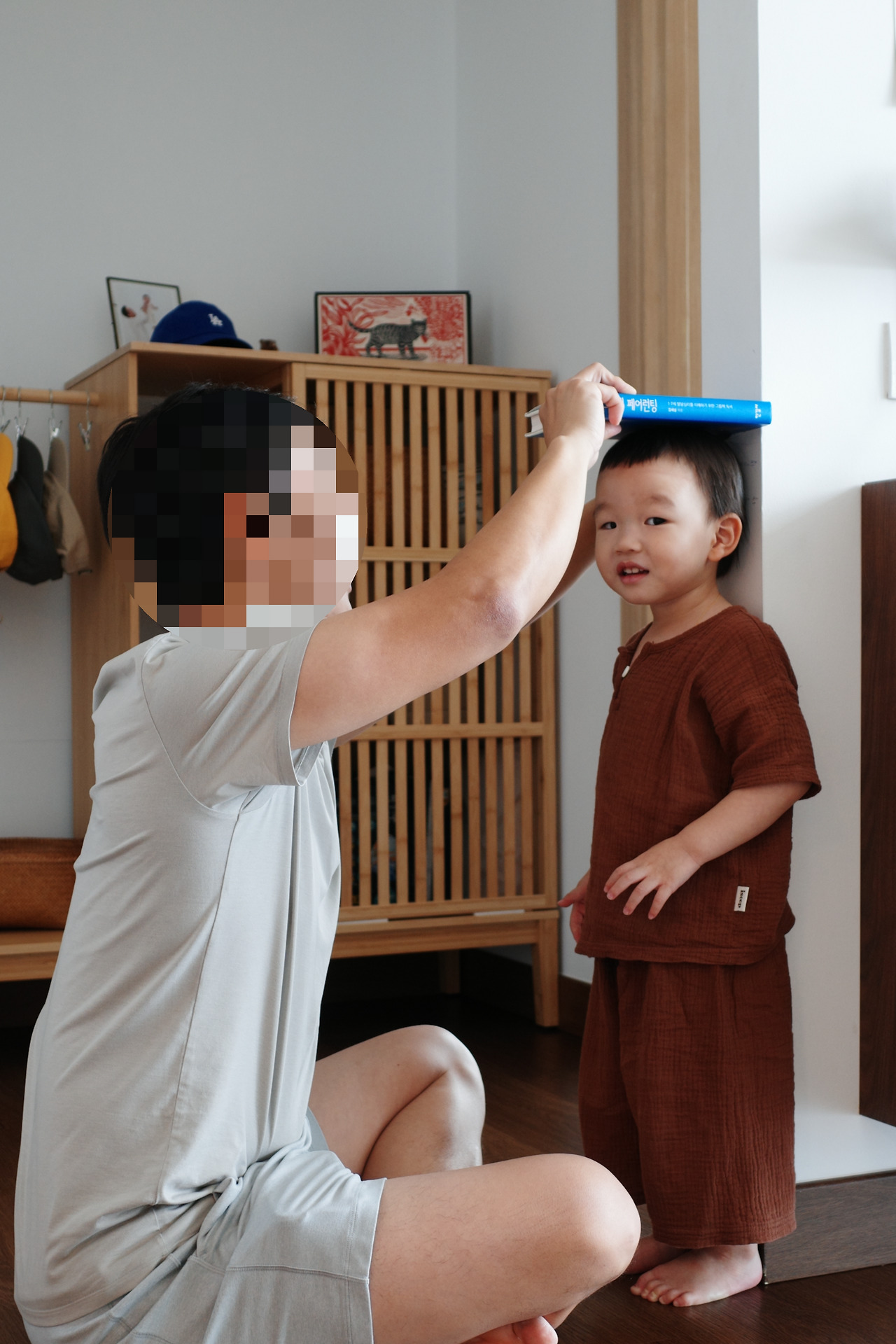 30개월 아기 키재기.jpg