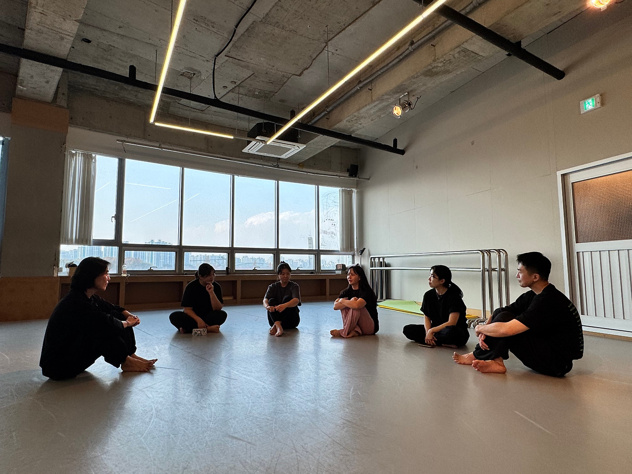 플로움 현대무용.jpg