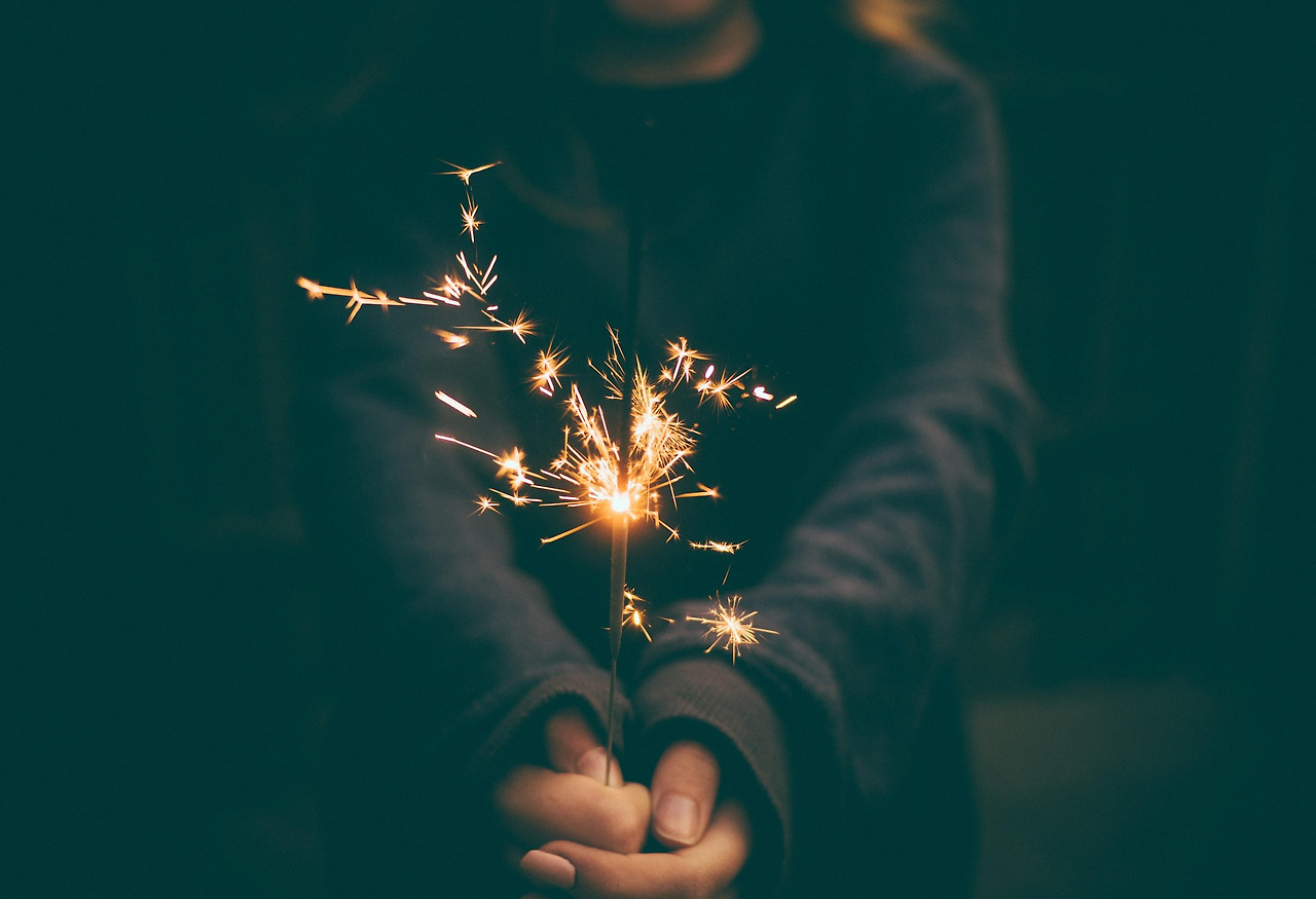 sparkler-1835387_1920.jpg